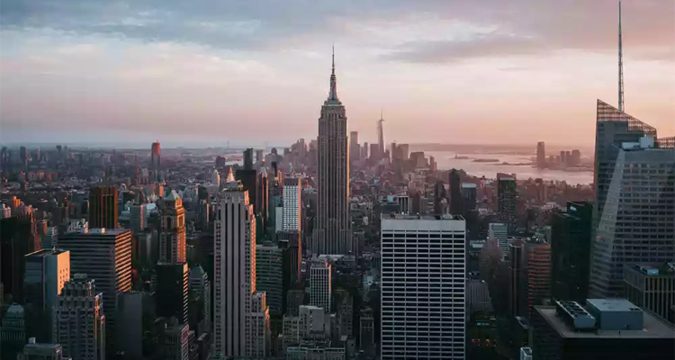 纽约洛克菲勒中心（Rockefeller Center）启用新LOGO